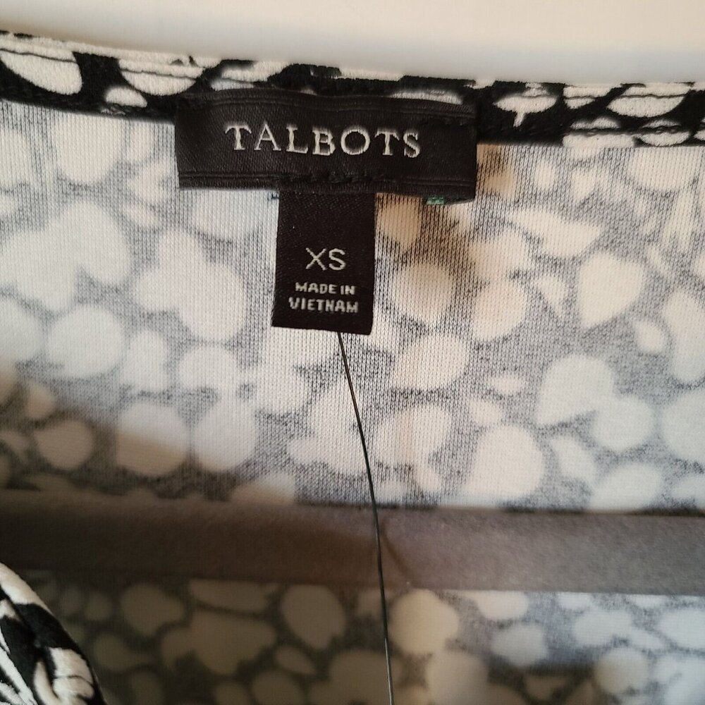 Talbots 3/4 Sleeve Slit Neck Jersey Top Size XS Black Cream Abstract Print NWT - Picture 2 of 11